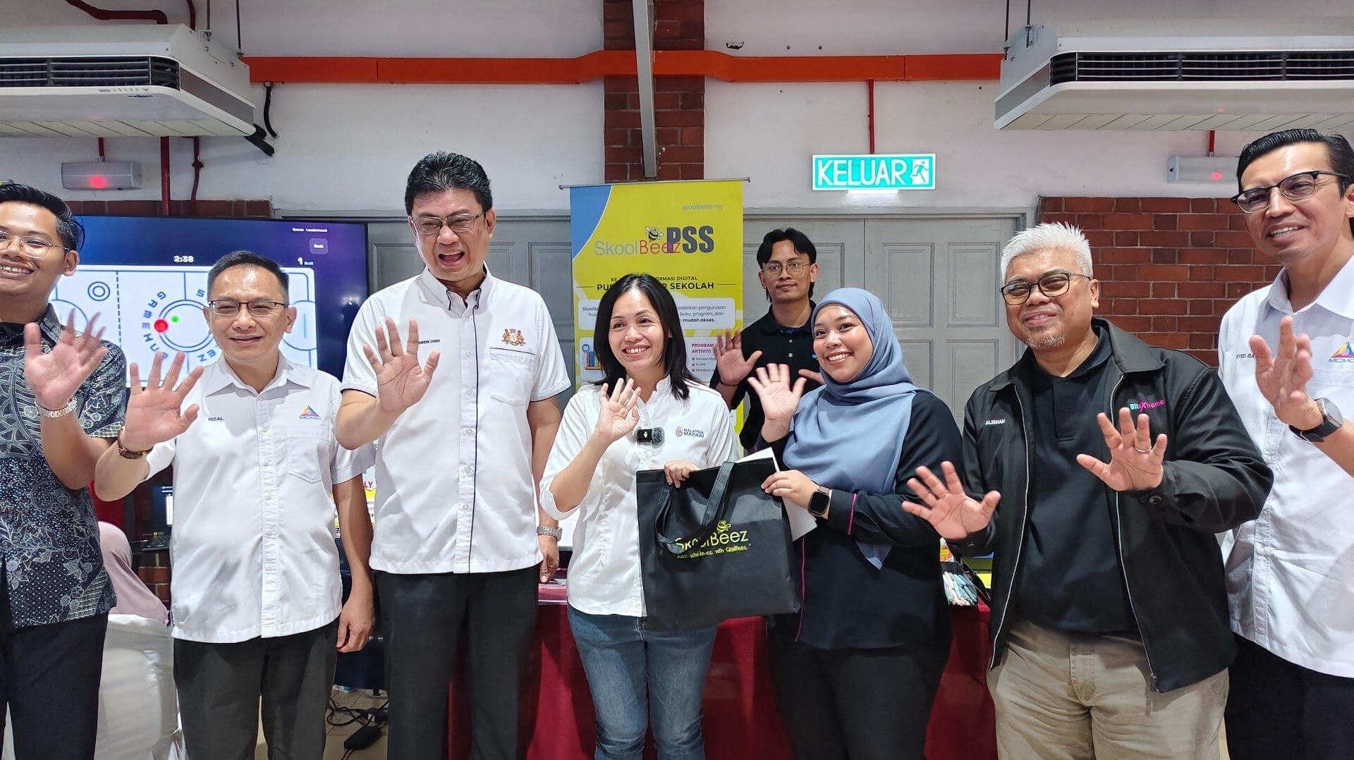 SkoolBeez PIBG Tarik Perhatian YDP dan AJK PIBG di Konvensyen Internet Selamat Negeri Johor