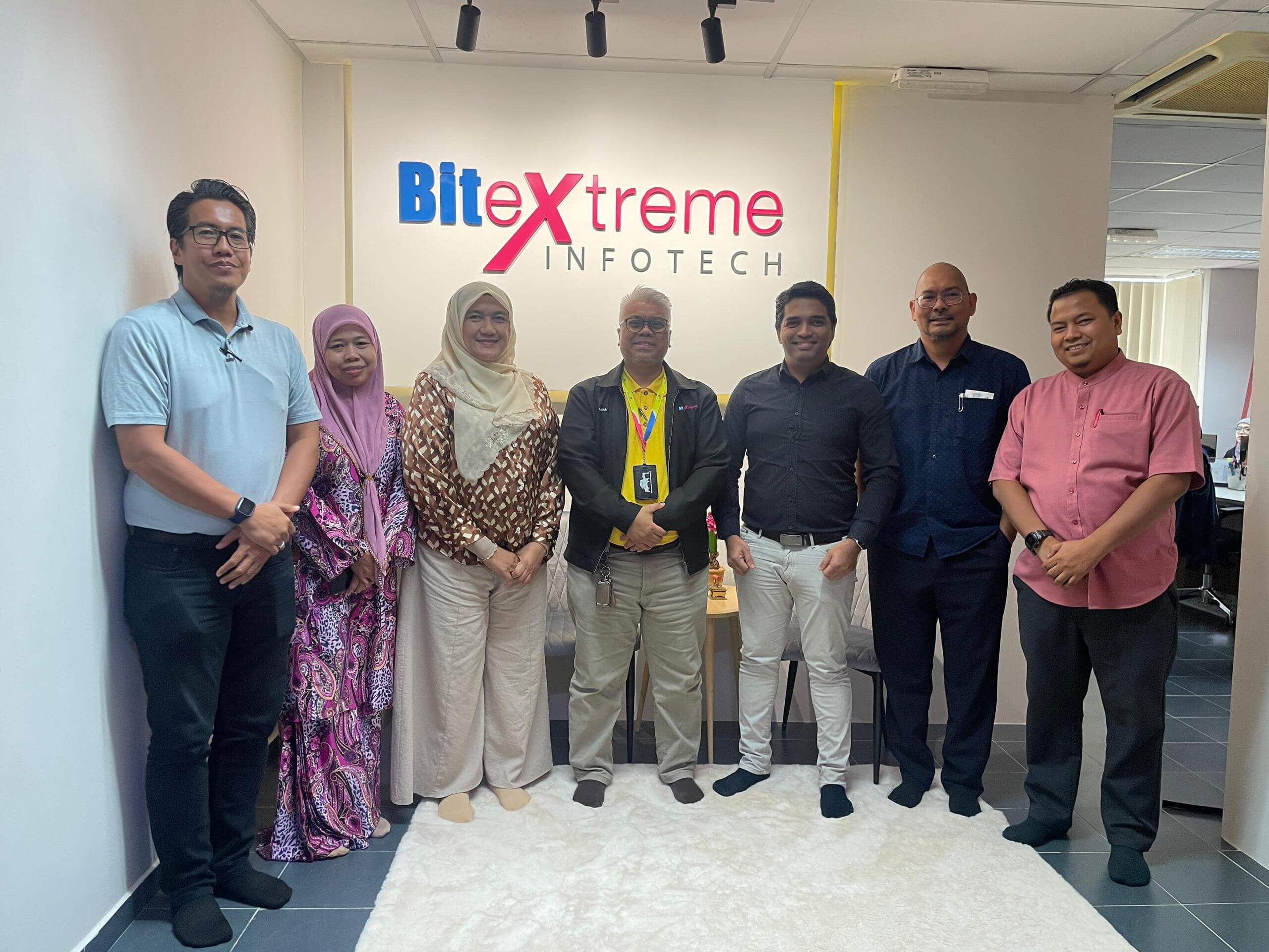 AHIBS-UTM Buka Laluan Komersialisasi SkoolBeez Bersama Bit Extreme