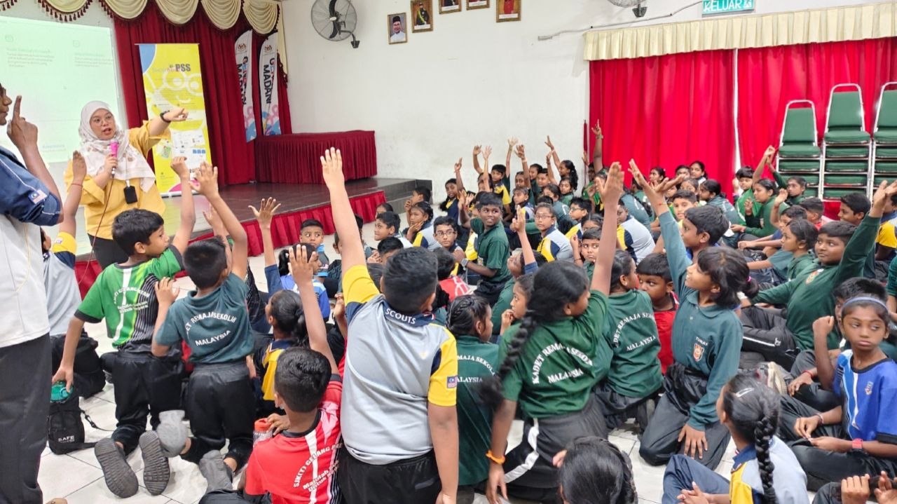 Pelajar SJKT Gelang Patah Terokai SkoolBeez melalui Sesi Interaktif dan Kuiz Digital