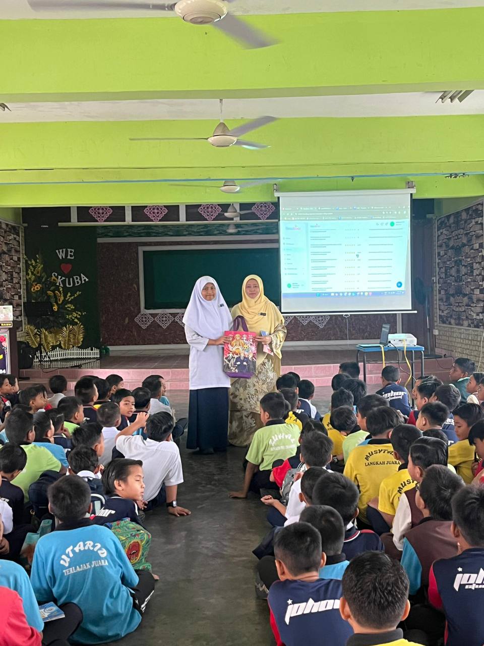 Sesi PLC SK Taman Skudai Baru Serlahkan Kuasa SkoolBeez NILAM!
