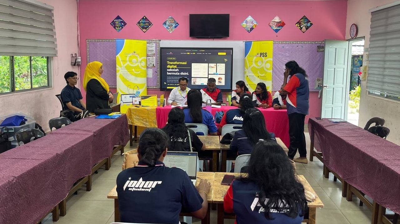 Sesi Demonstrasi dan Latihan Pengguna SkoolBeez di SJKT Gelang Patah (Showcase School)