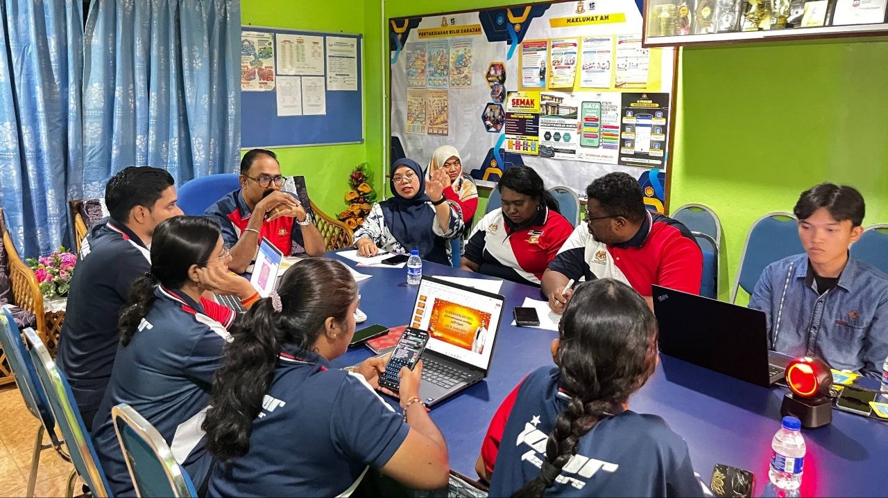 SJKT Mersing Teroka Pelaksanaan SkoolBeez melalui Inisiatif CSR